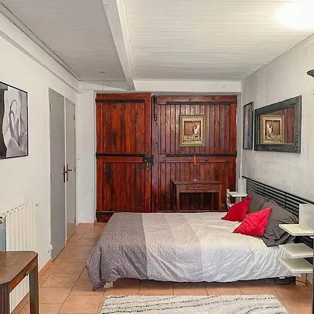 Tranquil With Patio, Historic Centre