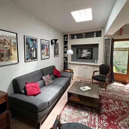 Tranquil With Patio, Historic Centre Апартаменты Пезенас