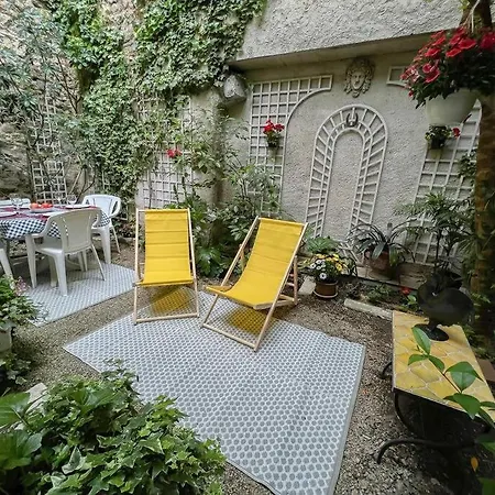 Tranquil With Patio, Historic Centre דירה