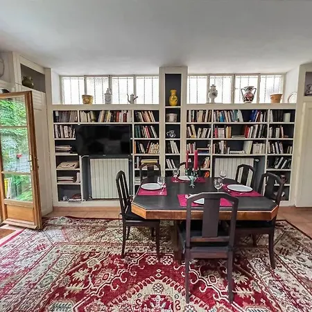 דירה Tranquil With Patio, Historic Centre *
