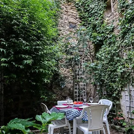 Tranquil With Patio, Historic Centre *