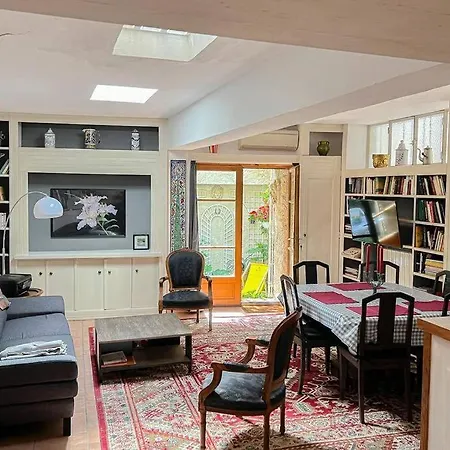 Tranquil With Patio, Historic Centre דירה *